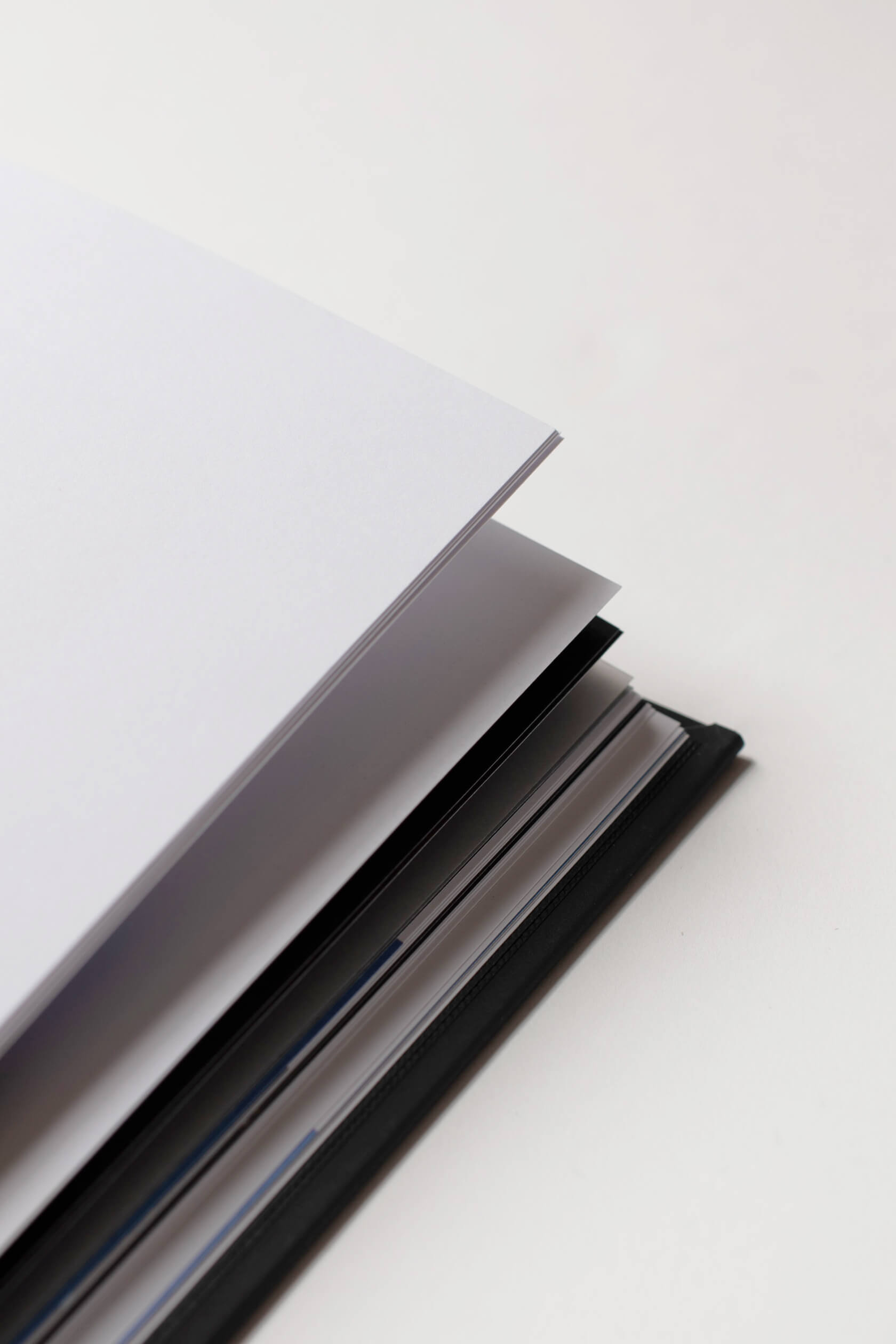 Diseño editorial Bodegas Aalto, libro de marca
