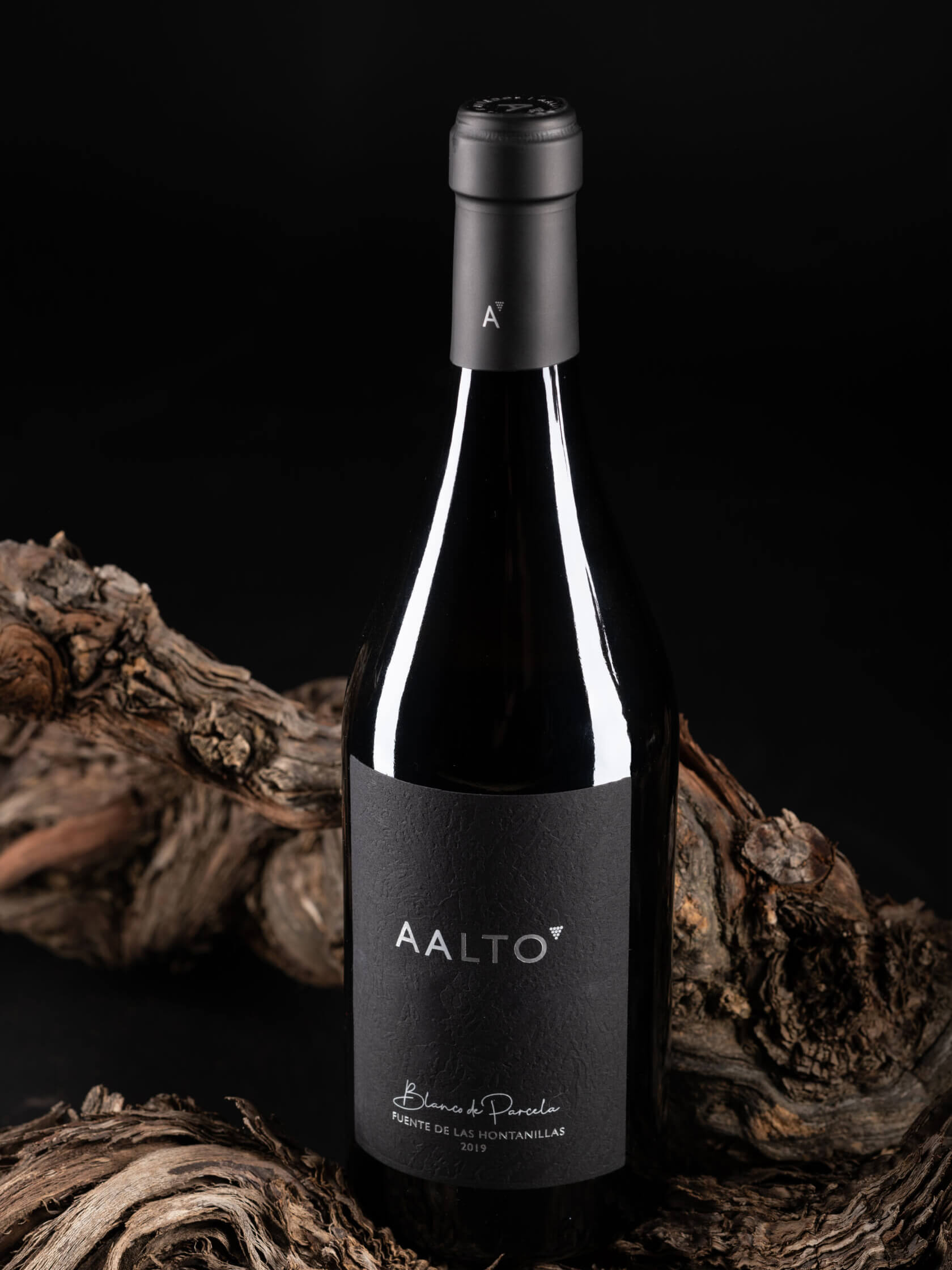 Bodegas Aalto - Diseño de packaging para vino Blanco de Parcela por azote.livetudio