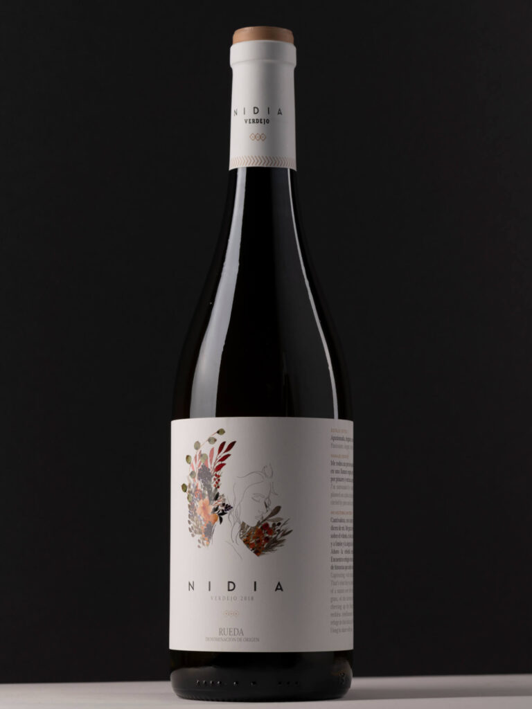 Diseño packaging vino Nidia