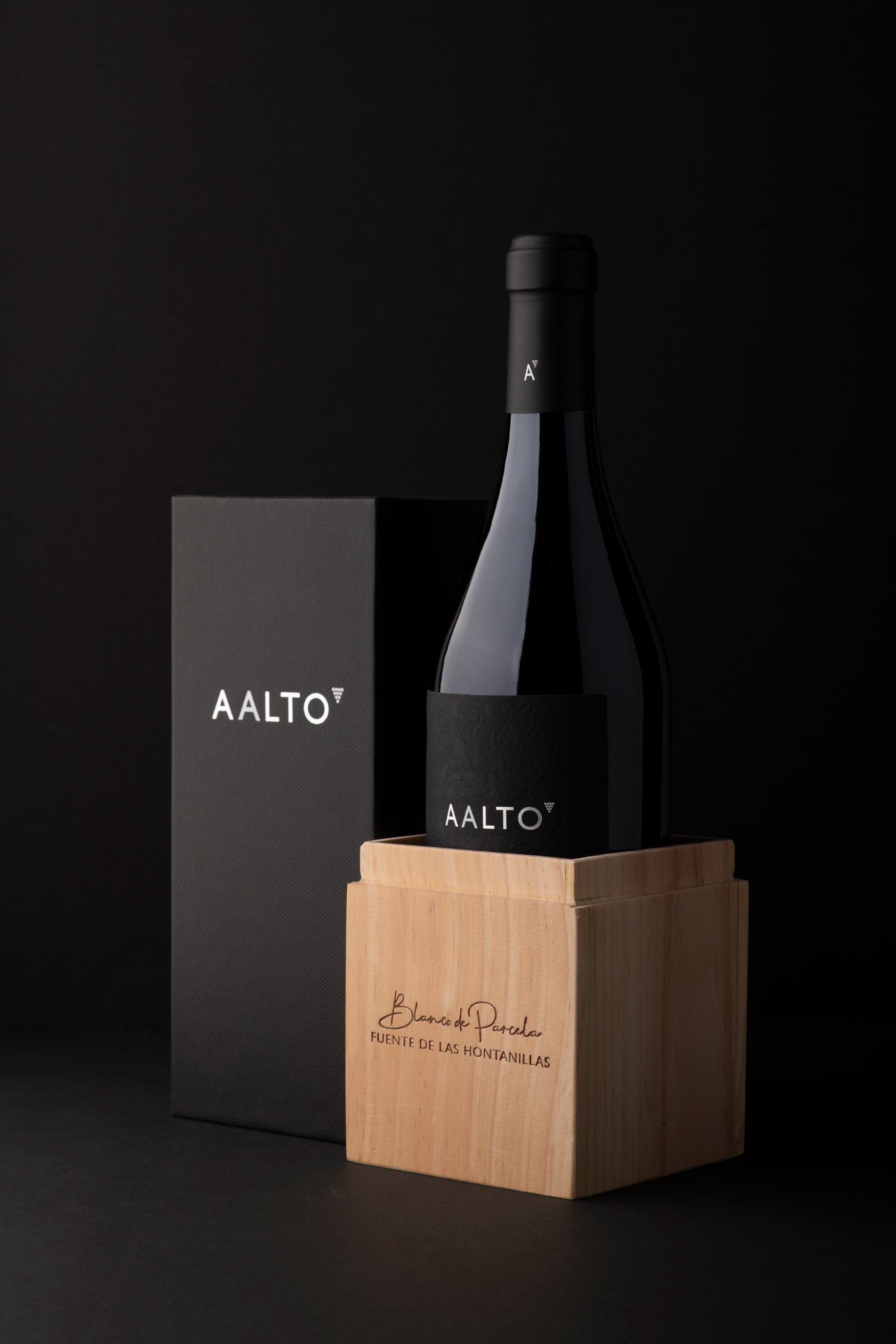 Bodegas Aalto - Diseño de packaging para vino Blanco de Parcela por azote.livetudio