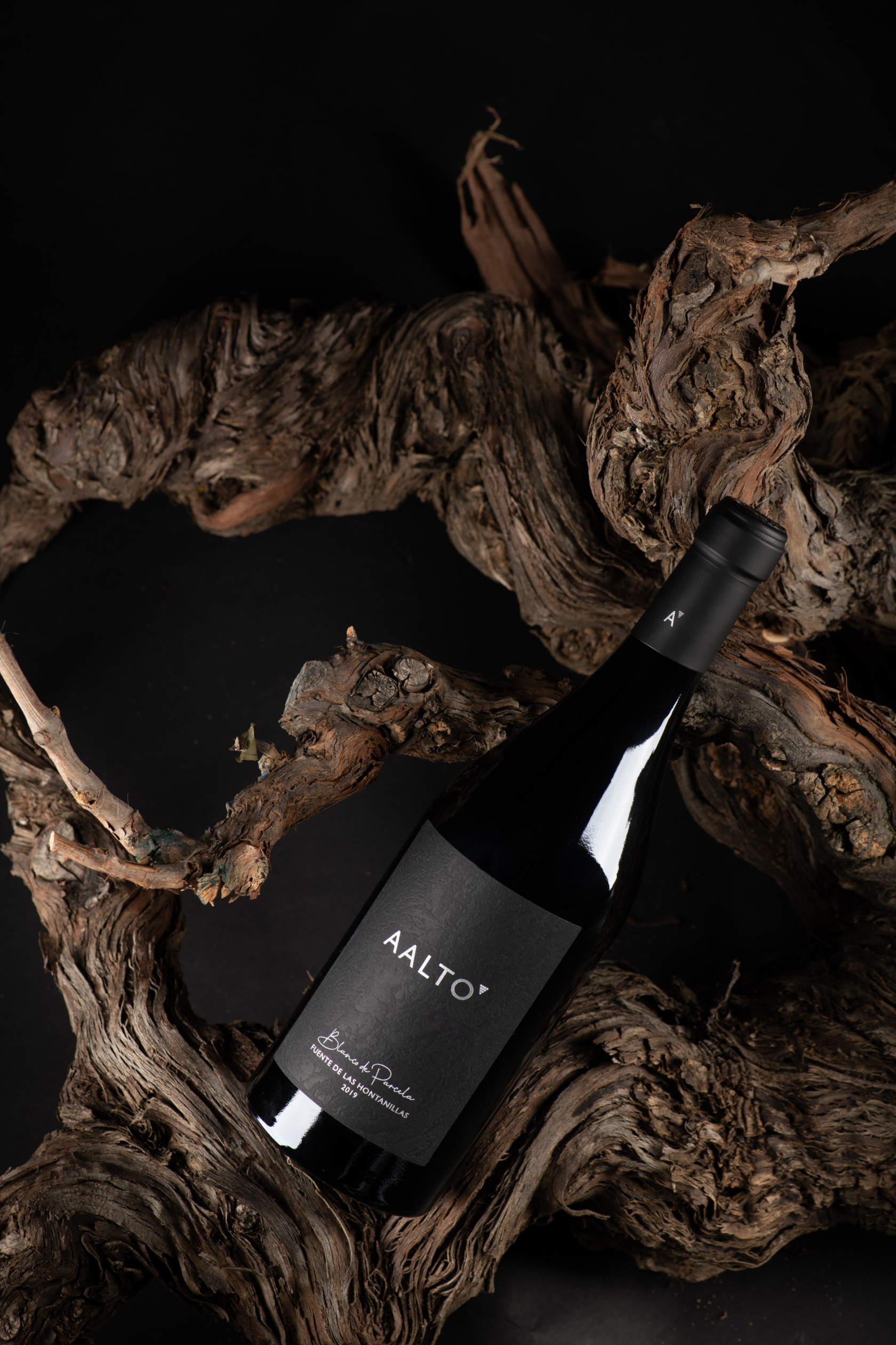 Bodegas Aalto - Diseño de packaging para vino Blanco de Parcela por azote.livetudio
