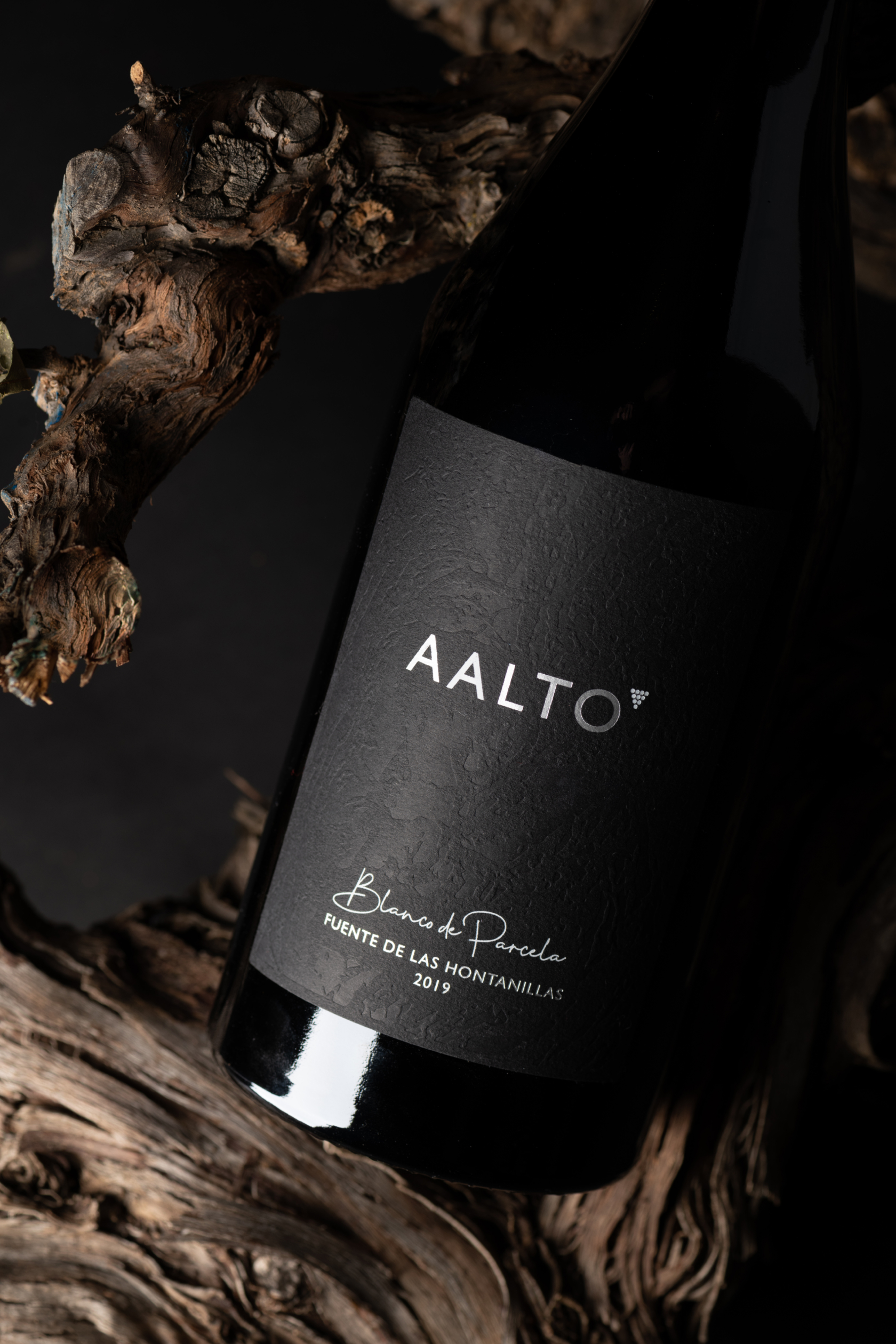 Bodegas Aalto - Diseño de packaging para vino Blanco de Parcela por azote.livetudio