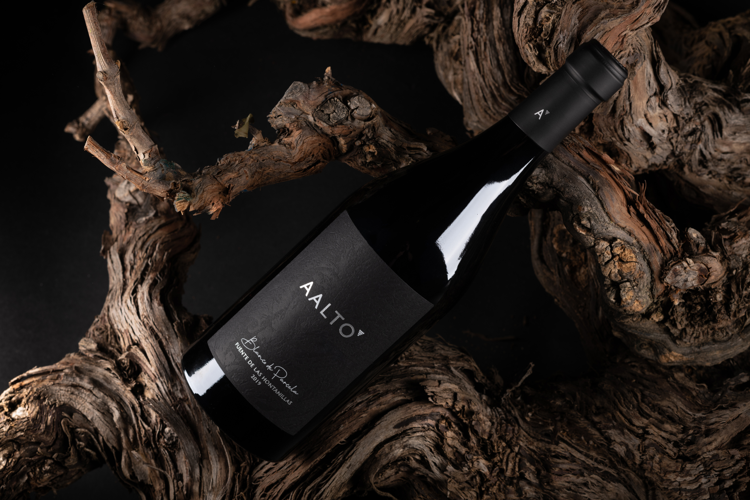 Bodegas Aalto - Diseño de packaging para vino Blanco de Parcela por azote.livetudio
