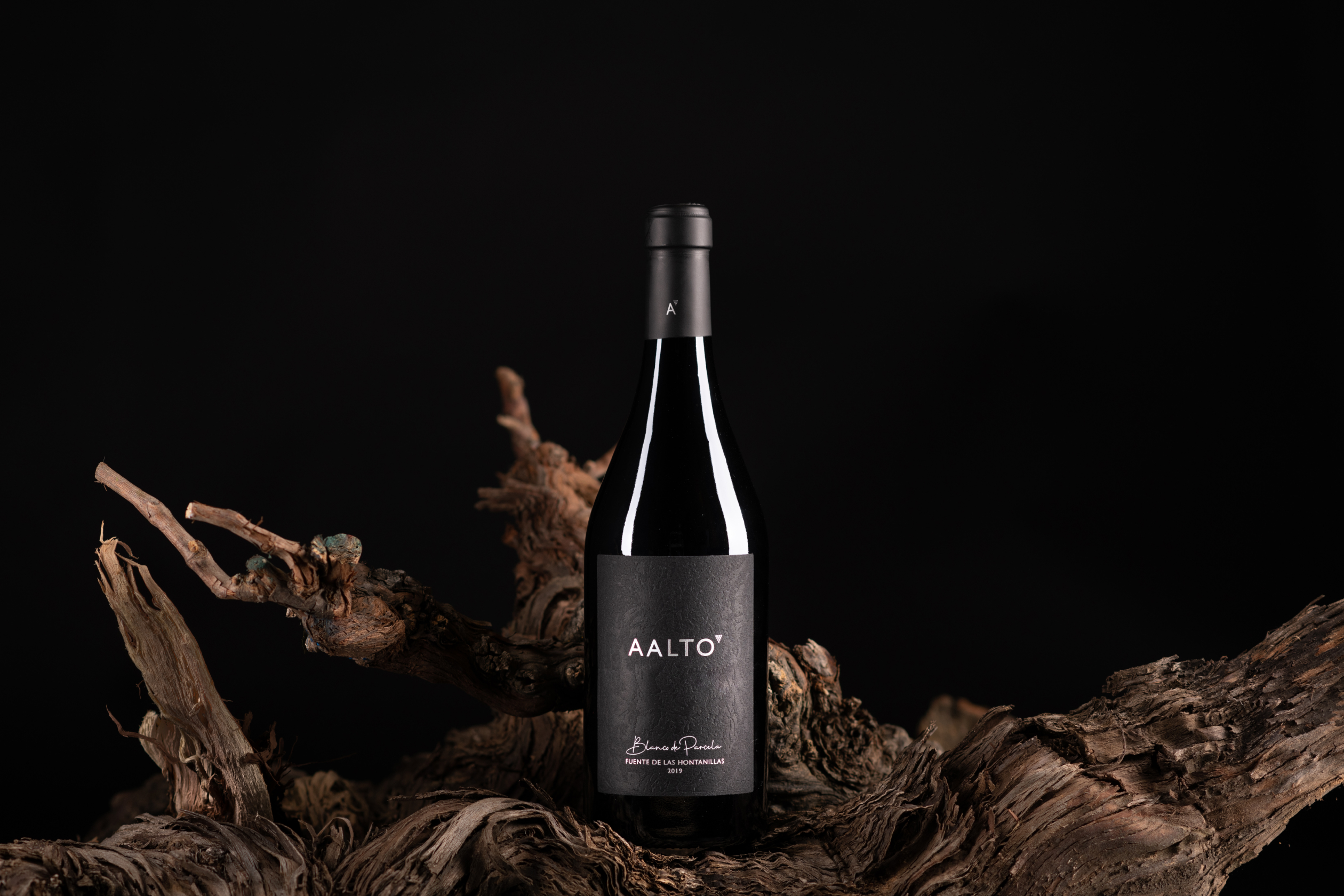Bodegas Aalto - Diseño de packaging para vino Blanco de Parcela por azote.livetudio